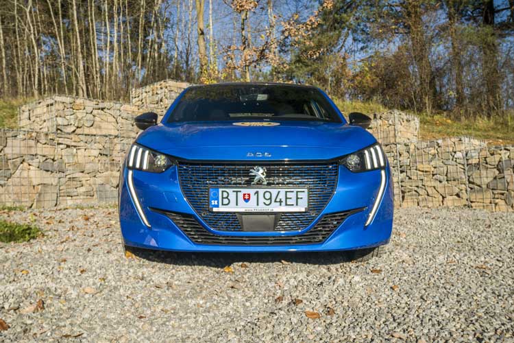 Test: Elektrický Peugeot e-208 má zbytočne veľkú batériu