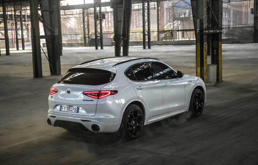 Veloce Ti  je nová verzia Alfa Romeo Stelvio. Štýlom kopíruje Stelvio Quadrifoglio