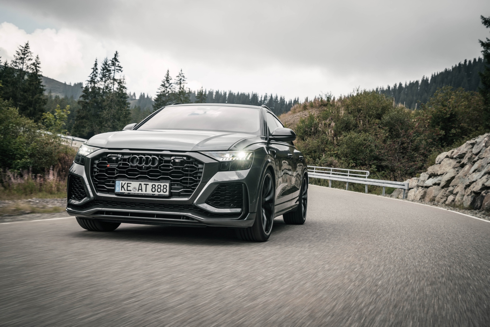 ABT vylepšilo Audi RS Q8. Dostalo nový výfuk a vyšší výkon