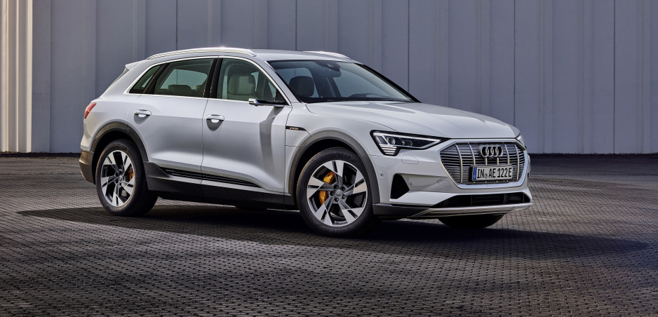 Audi prichádza s lacnejšou verziou elektromobilu e-tron