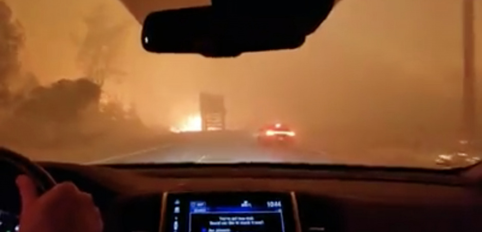 Autom v pekle: Takto vyzerá cesta kalifornskými požiarmi