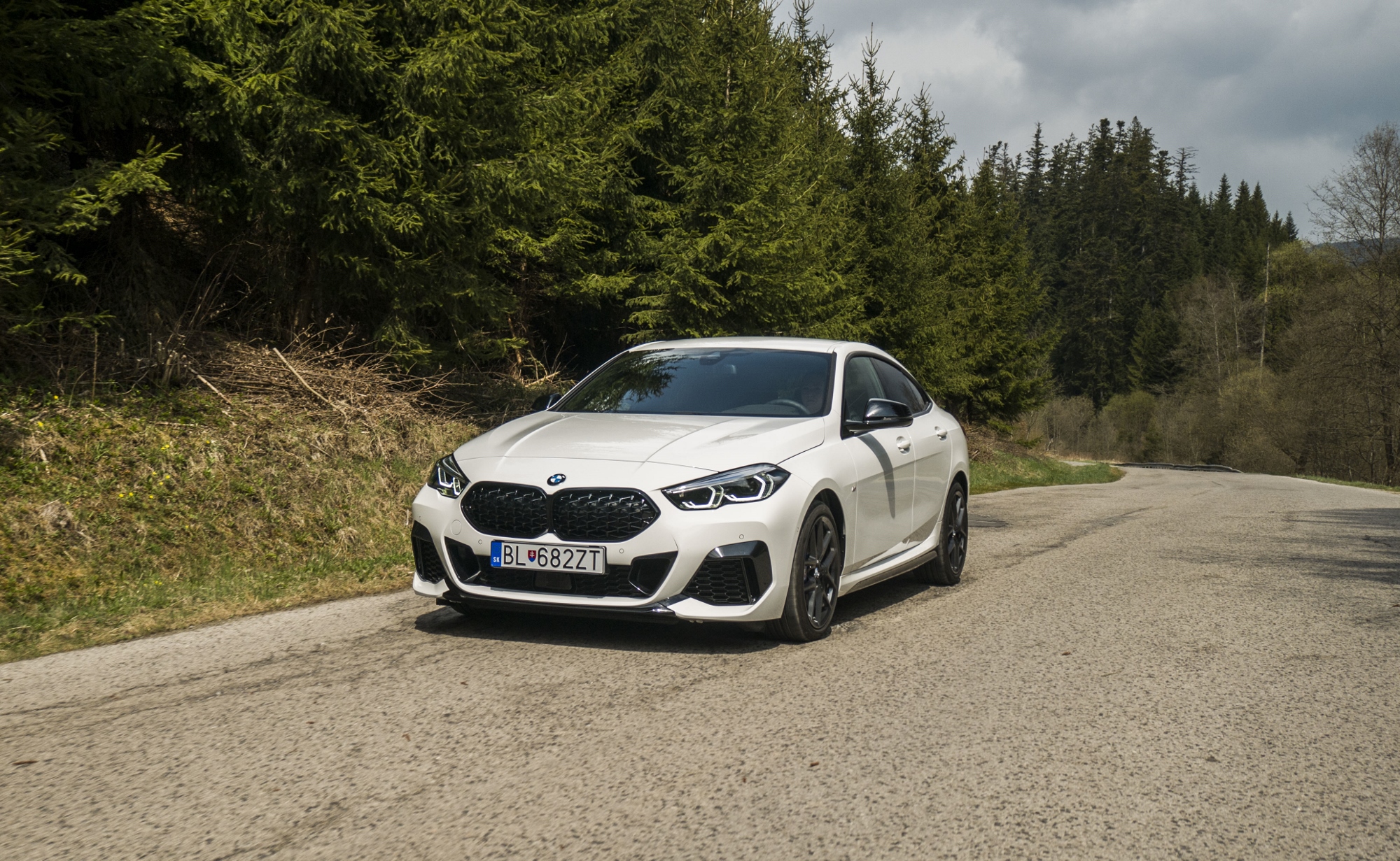 BMW Gran Coupé 235i xDrive spája eleganciu a dynamiku v zákrutách