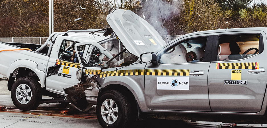 Crash test: Starý "európsky" Nissan rozbil nový "africký" Nissan