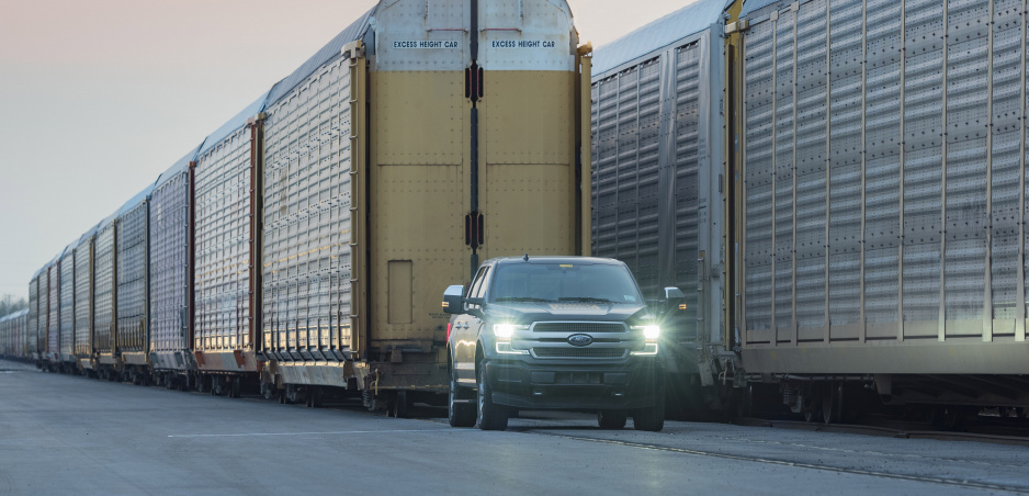 Elektrický Ford F-150 utiahol takmer 600 ton