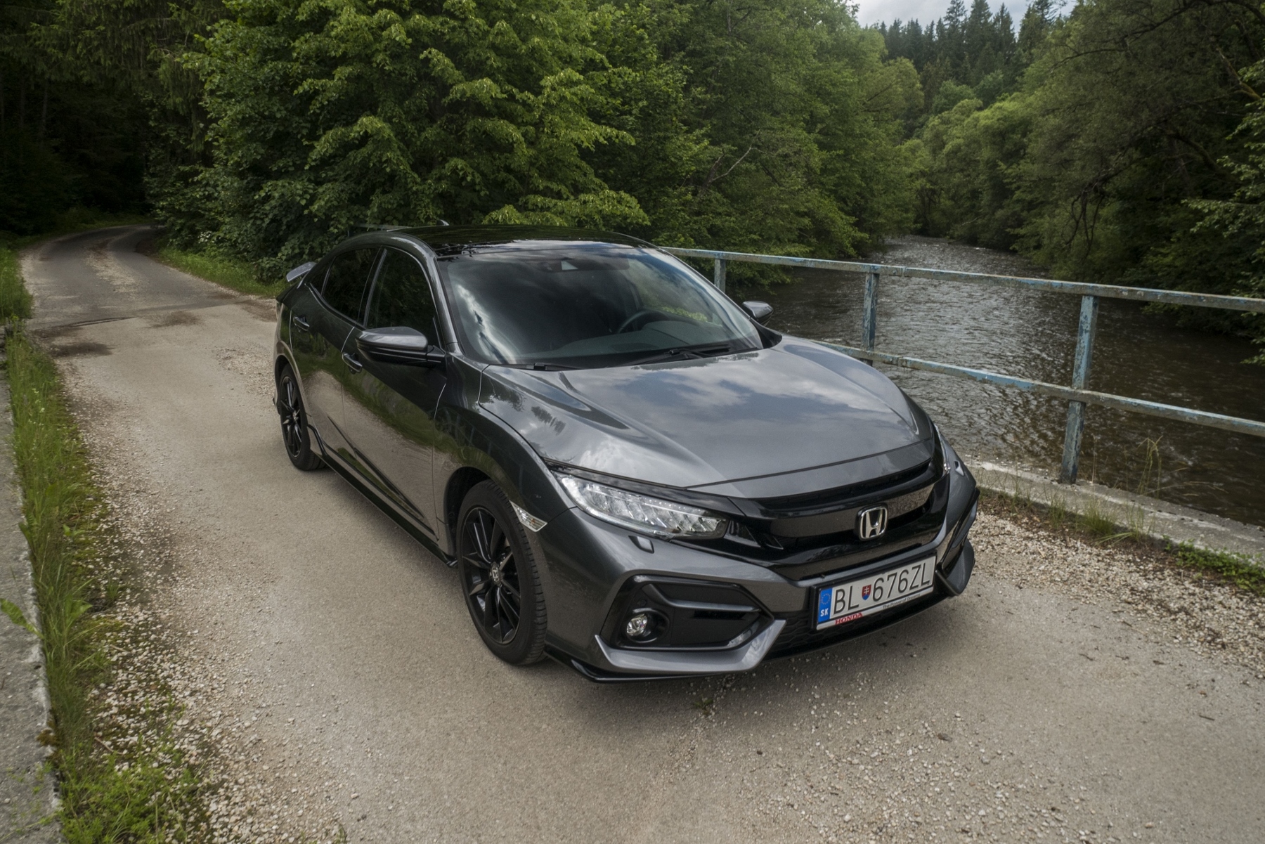 Honda Civic Sport Line dostala k výbornému podvozku športovejšiu výbavu 