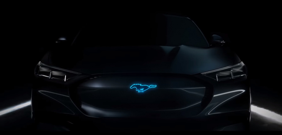 Hybridný Mustang alebo elektrický crossover? Prvé video odpoveď nedáva