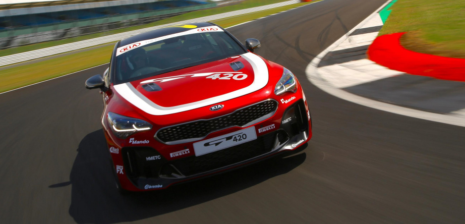 Kia postavila riadne delo. Okruhový Stinger GT420