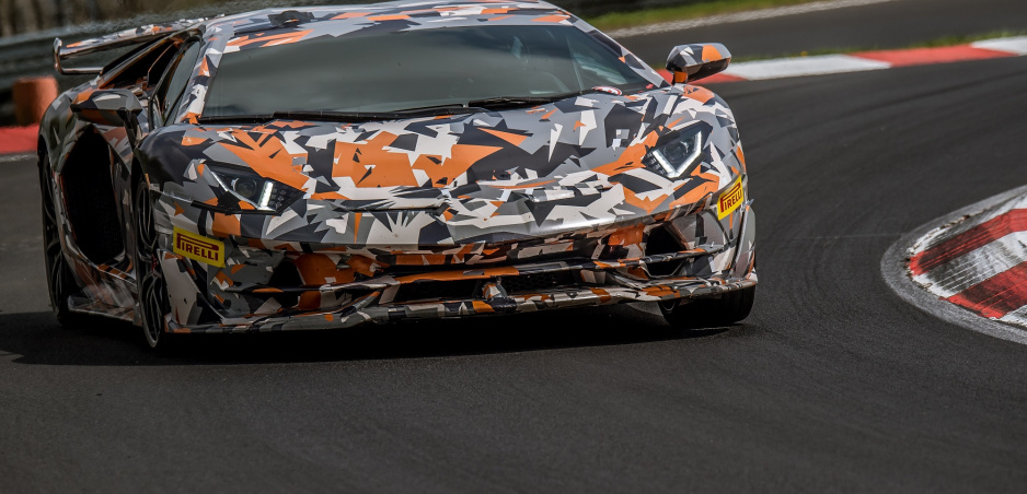 Lamborghini Aventador SVJ je najrýchlejšie sériové auto na Nürburgringu (video)