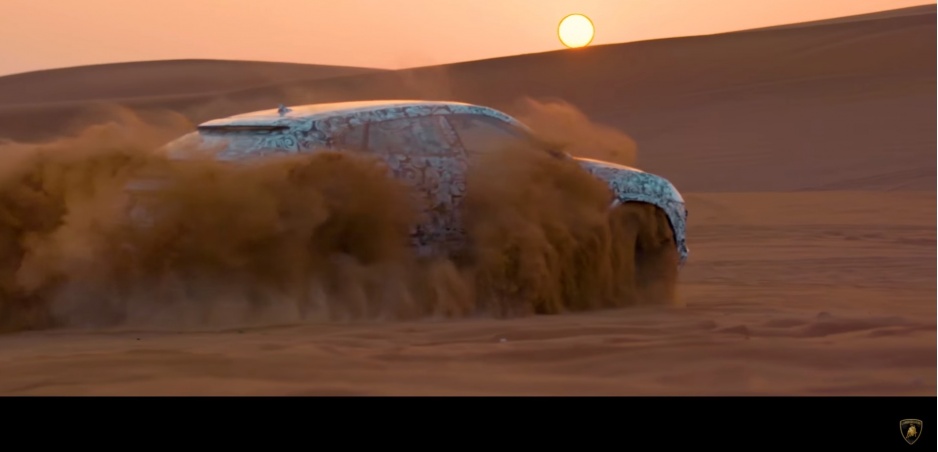 Lamborghini Urus, svoje prvé SUV výrobca predviedol v púšti