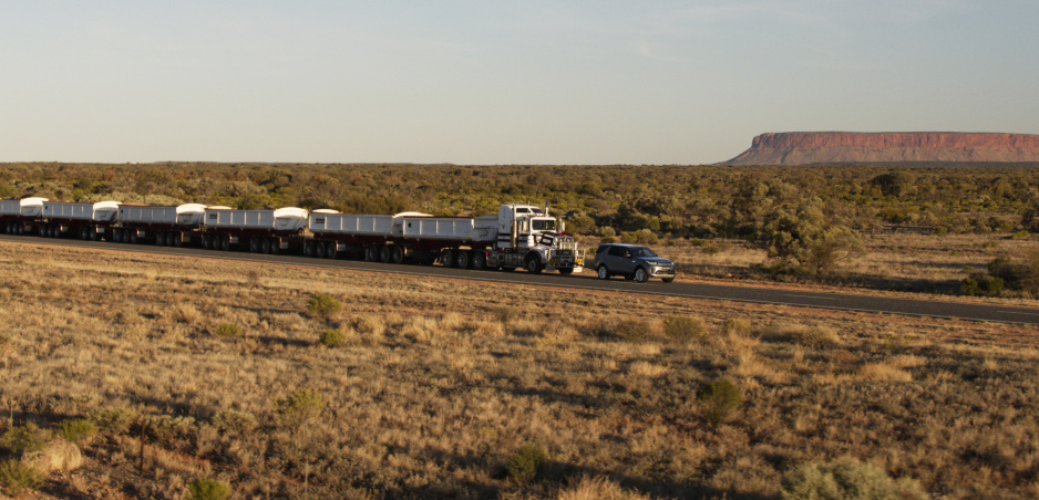 Land Rover Discovery na čele austrálskeho road trainu: Ďalší challenge splnený