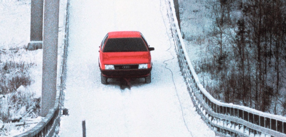 Legendárna reklama: Audi 100 vybehlo po lyžiarskom mostíku