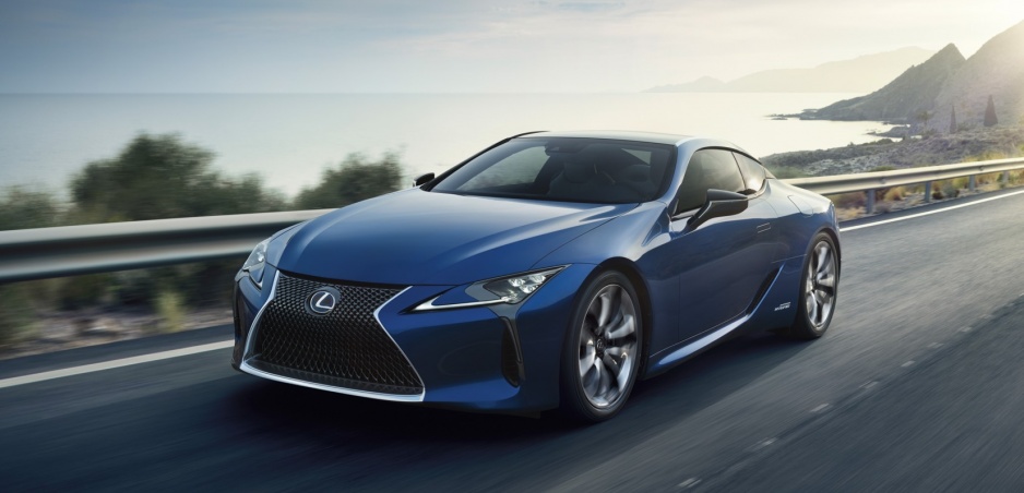 Lexus LC dostal dokonale modrý lak