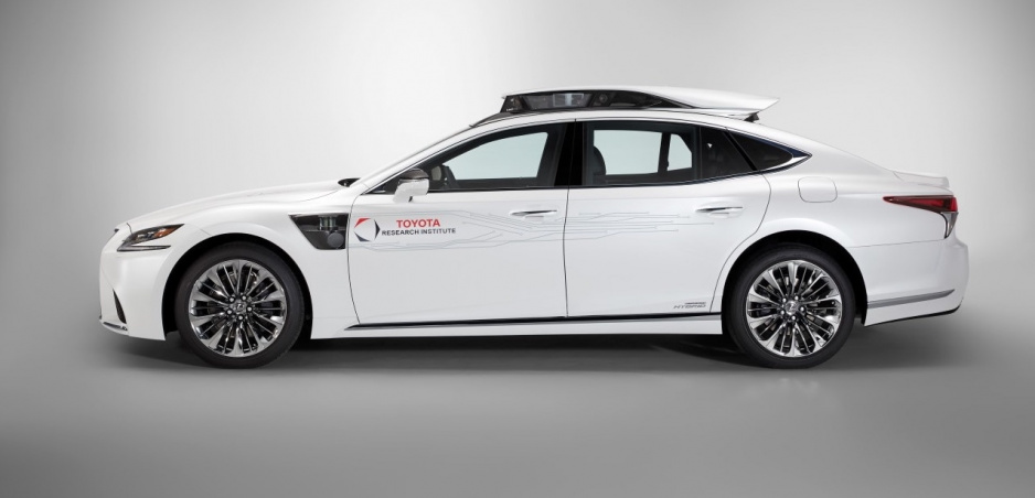 Lexus predstaví plne autonómne auto možno už budúci rok