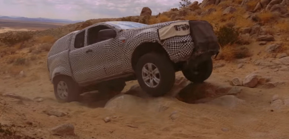 Maskovaný Ford Bronco ukazuje svaly v teréne. Predávať sa bude aj v Európe