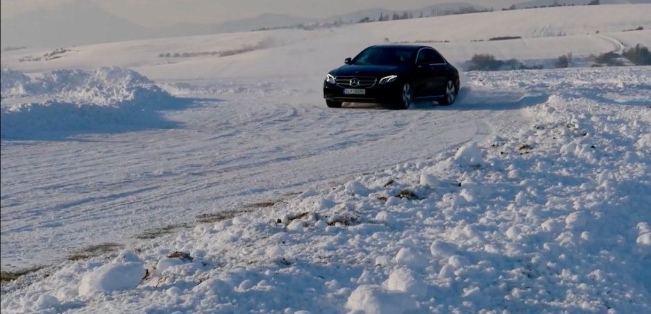 Mercedes E400: Luxus a šport v jednom. Aj na snehu.
