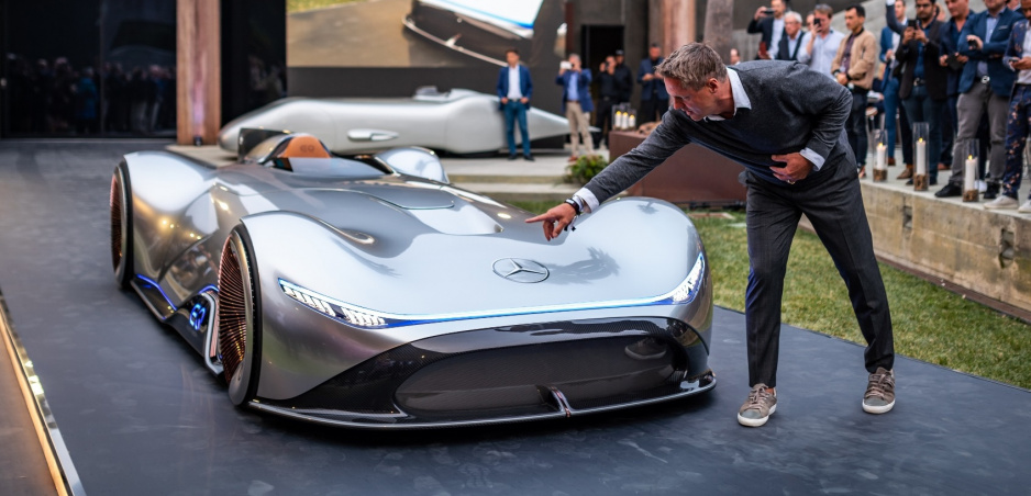 Mercedes Vision EQ Silver Arrow: Minulosť má miesto aj v budúcnosti