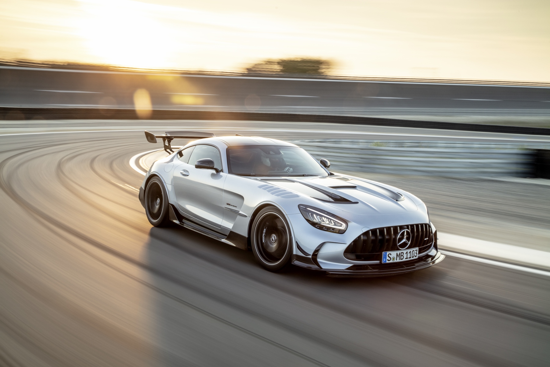 Mercedes zaútočí na okruhy aj cesty modelom AMG GT Black Series