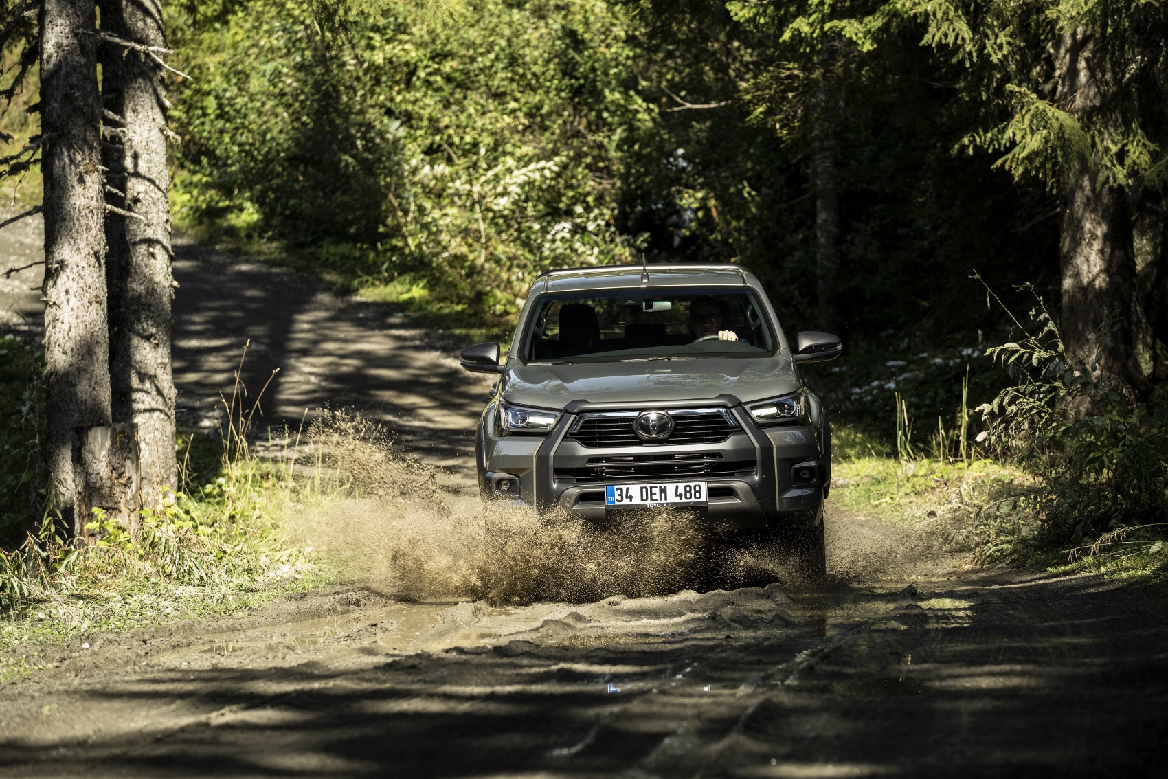 Modernizovaná Toyota Hilux prichádza do Európy. Pozrite si ju vo veľkej galérii