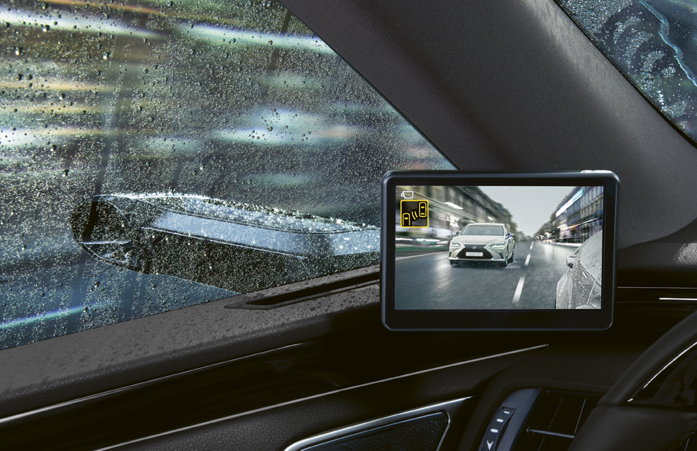 Modernizovaný Lexus ES dostal vylepšené digitálne zrkadlá