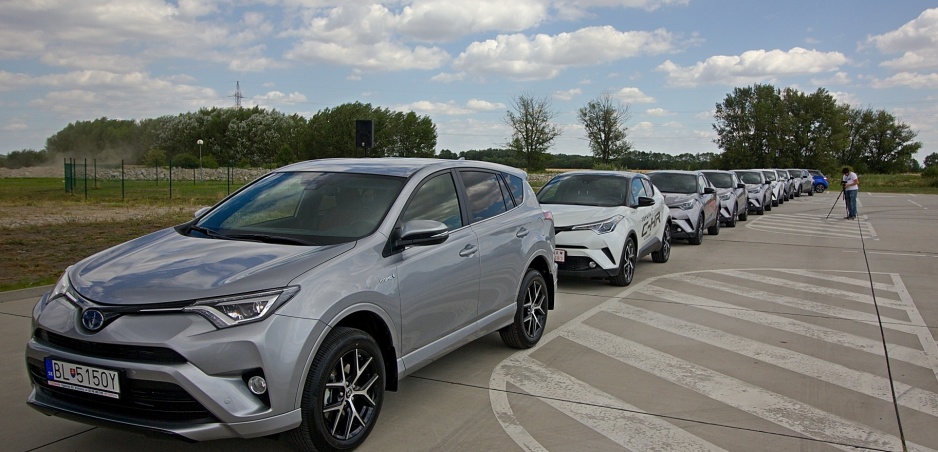 Obzreli sme sa za dvoma dekádami vývoja hybridov Toyota