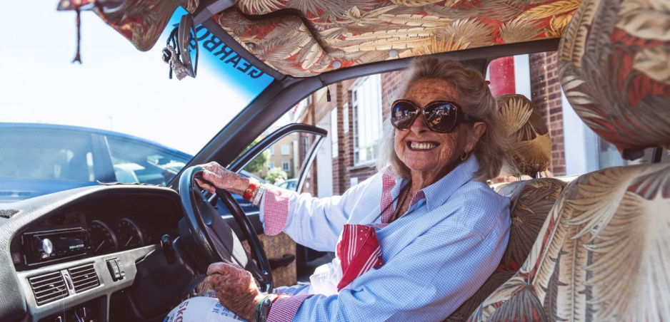 Osemdesiatročná Julia sa vybrala z Kapského Mesta do Londýna na starej Corolle