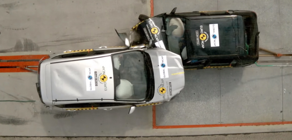 Pozrite si crash test: 20 ročné auto vs. moderné