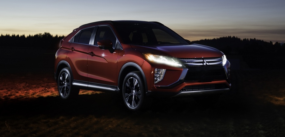 Pozrite si fotku Mitsubishi Eclipse Cross pri zatmení slnka