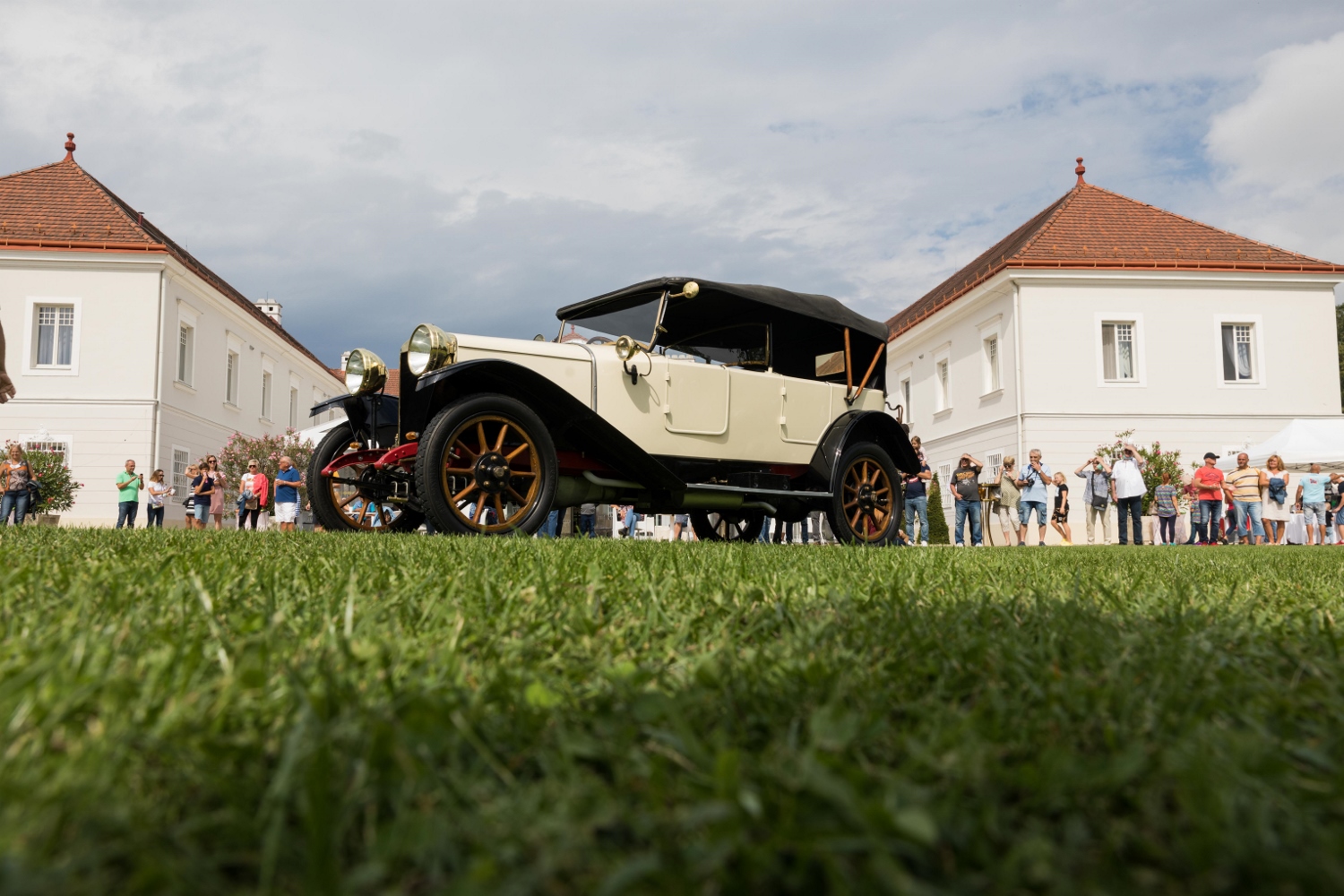 Pozrite si "Raňajky v tráve",  netradičné stretnutie veteránov v Tomášove