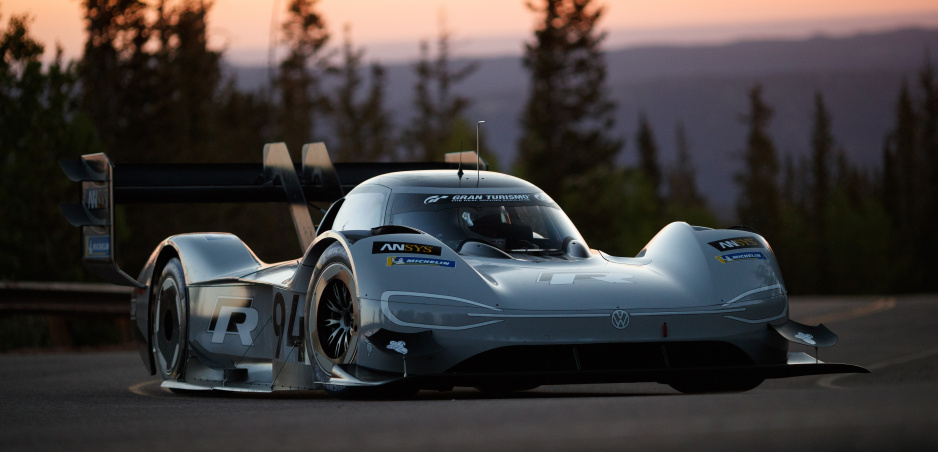 Pozrite si rekordnú jazdu elektrického Volkswagenu na Pikes Peak