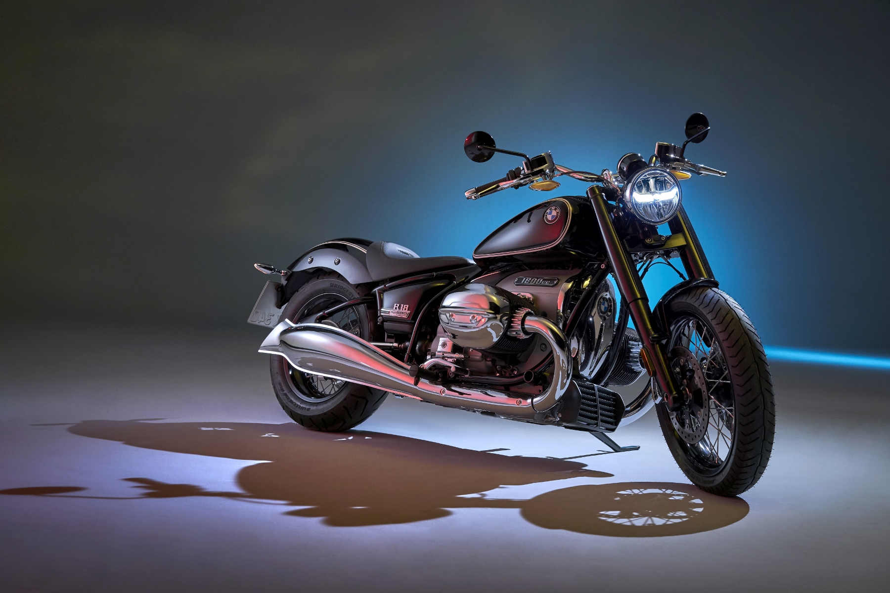 Pozrite si v galérii nový motocykel BMW R18 C13NeZILKG bmw-r-18-14