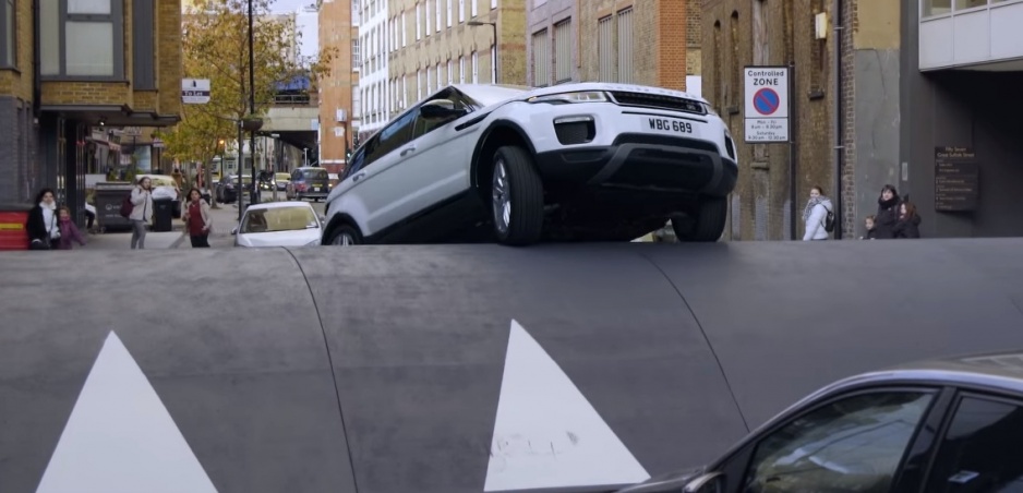 Range Rover Evoque zvládol prejazd najväčšieho retardéra