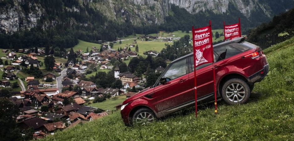 Range Rover zdolal lyžiarsky zjazd Inferno