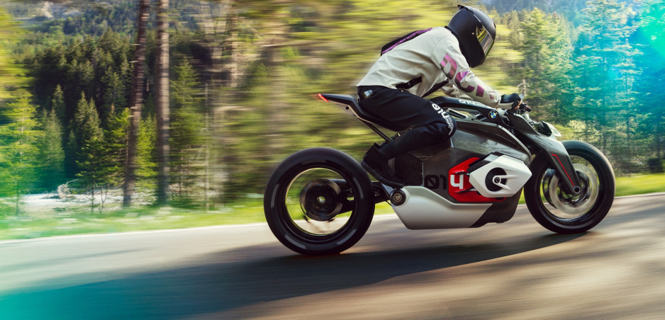 Štúdia Vision DC Roadster ukazuje elektrickú budúcnosť motocyklov BMW