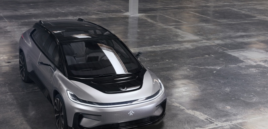 Tesla má konkurenciu! Faraday Future už testujú.