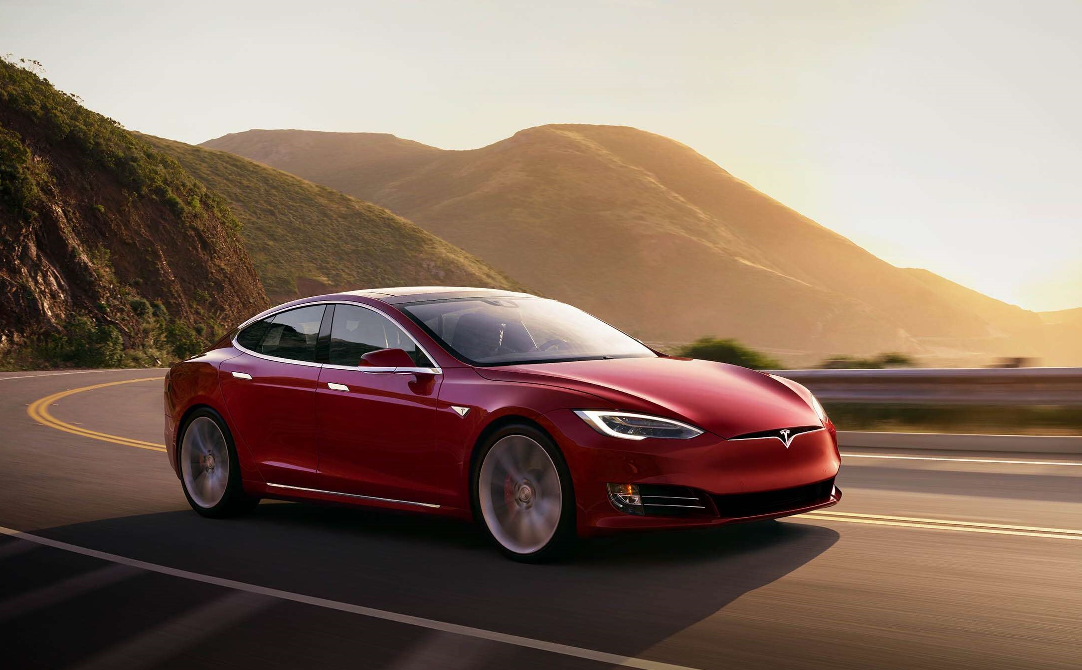 Tesla Model S má predĺžený dojazd. Na jedno nabitie zvládne takmer 650 km