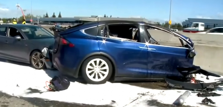 Tesla viní po fatálnej nehode šoféra, ale chybu spravil aj Autopilot