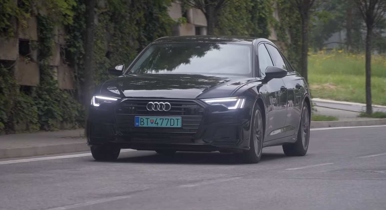 Test AUDI A6 Sport 55 TFSI e quattro PHEV: Ako sa nám (ne)zapáčil tento cyborg