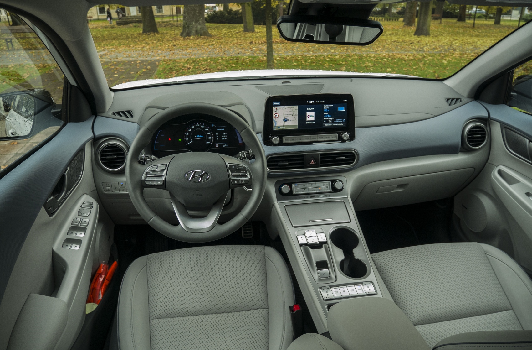 Test: Hyundai Kona Electric má výborný dojazd, spotrebu a jednu chybu 5LEEvdwnQY hyundai-kona-electr