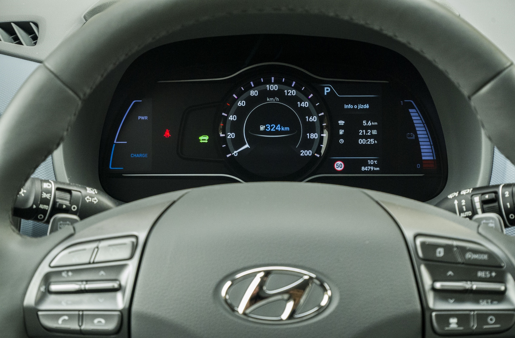 Test: Hyundai Kona Electric má výborný dojazd, spotrebu a jednu chybu AXGsjaS9Wm hyundai-kona-electr