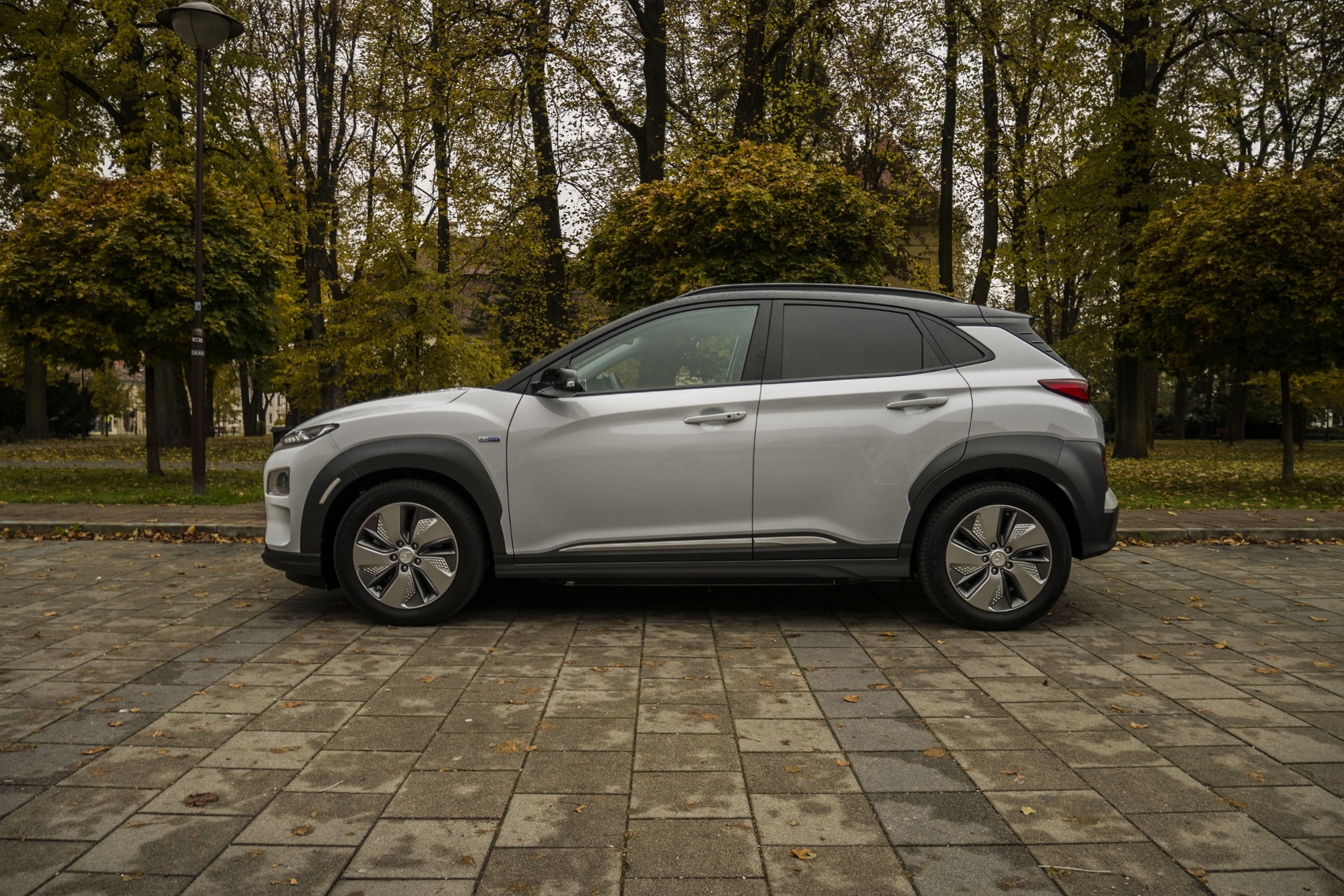 Test: Hyundai Kona Electric má výborný dojazd, spotrebu a jednu chybu OoRrrwZycs hyundai-kona-electr