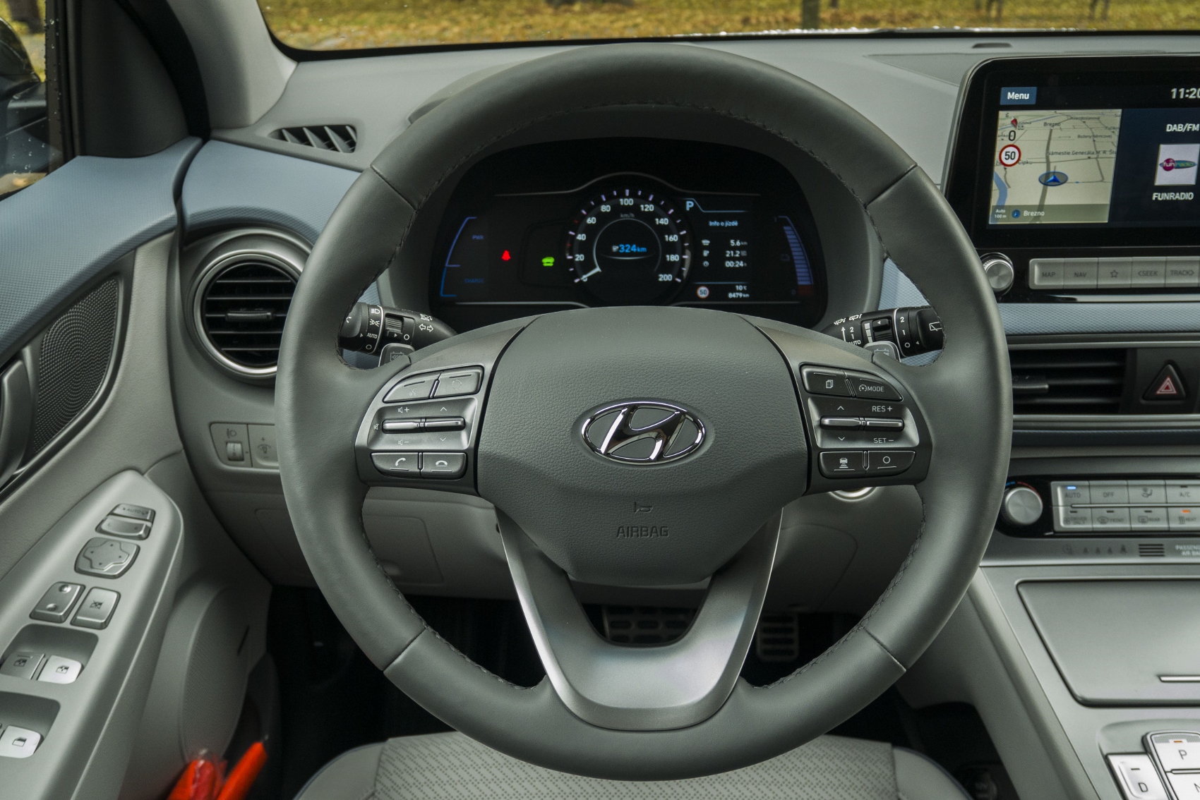 Test: Hyundai Kona Electric má výborný dojazd, spotrebu a jednu chybu PPiE2dNu96 hyundai-kona-electr