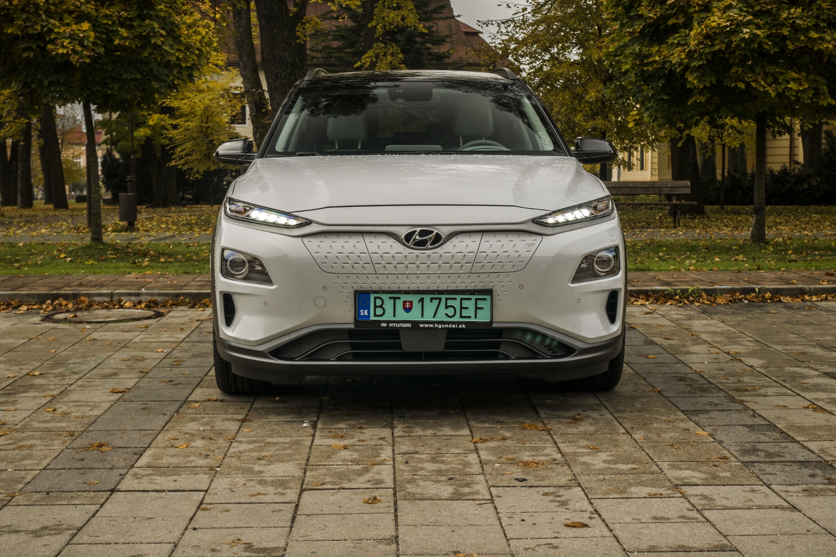 Test: Hyundai Kona Electric má výborný dojazd, spotrebu a jednu chybu ZU8bvjRbv6 hyundai-kona-electr
