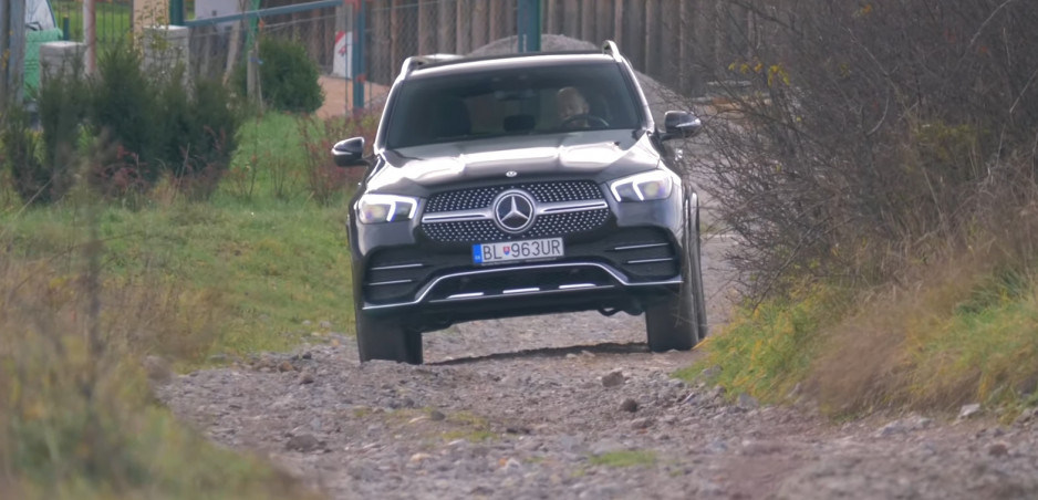 Test: Mercedesu GLE 450 4MATIC viac sedí cesta ako terén