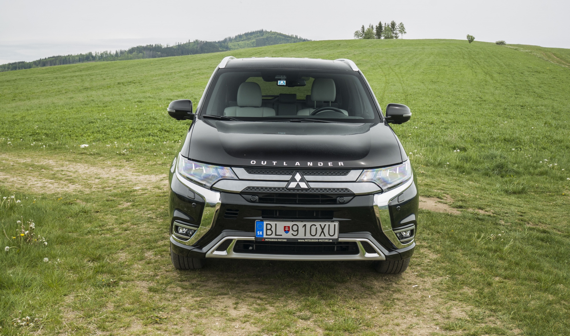 Test Mitsubishi Outlander PHEV sa oplatí nabíjať doma