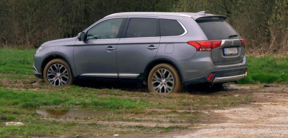 Test: Mitsubishi Outlander vám odpustí, ak si pomýlite plyn s brzdou