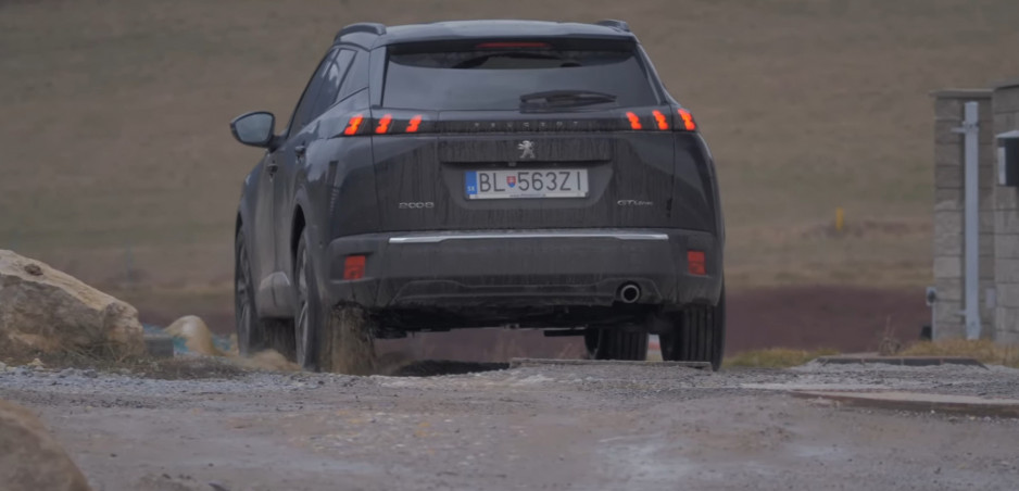 Test Peugeot 2008 GT Line: Podvozku mesto nevadí, ale naftovému motoru krátke trasy nevoňajú