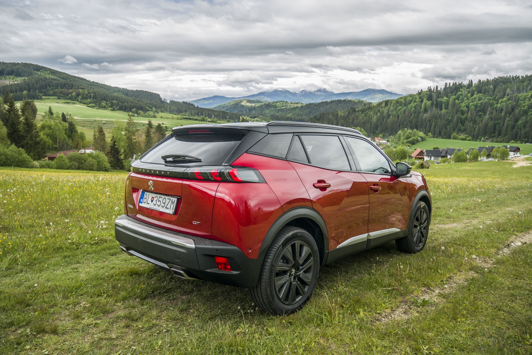 Test Peugeot 2008 GT ohuruje silným a dobrou