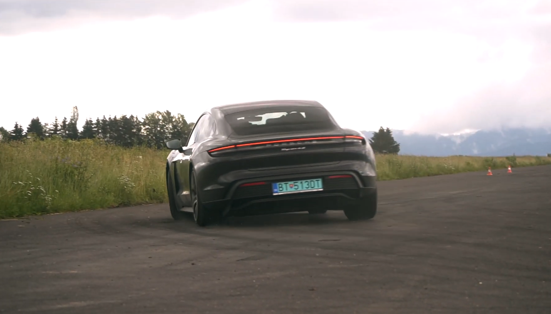 Test: Porsche Taycan  je nezmazateľný míľnik elektromobility