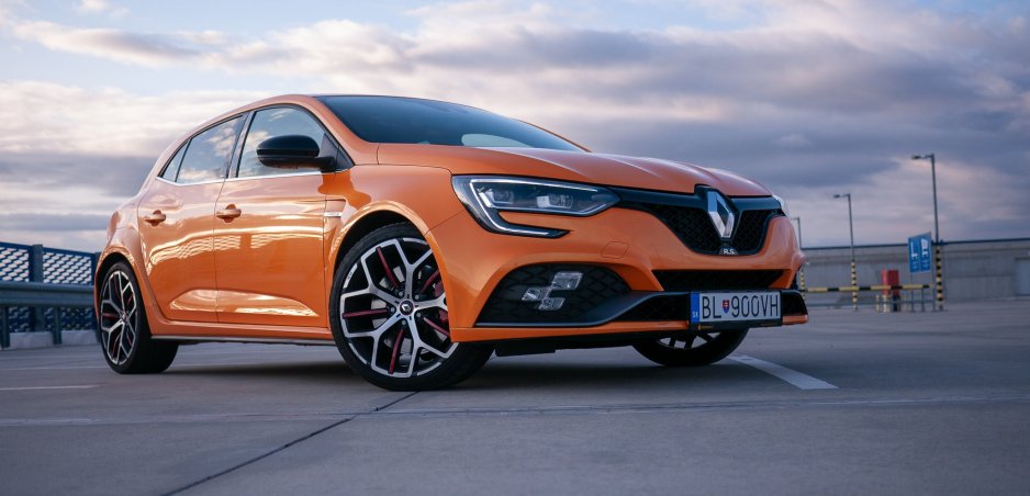 Test Renault Megane RS Trophy: 300 koní a predávkovanie adrenalínom