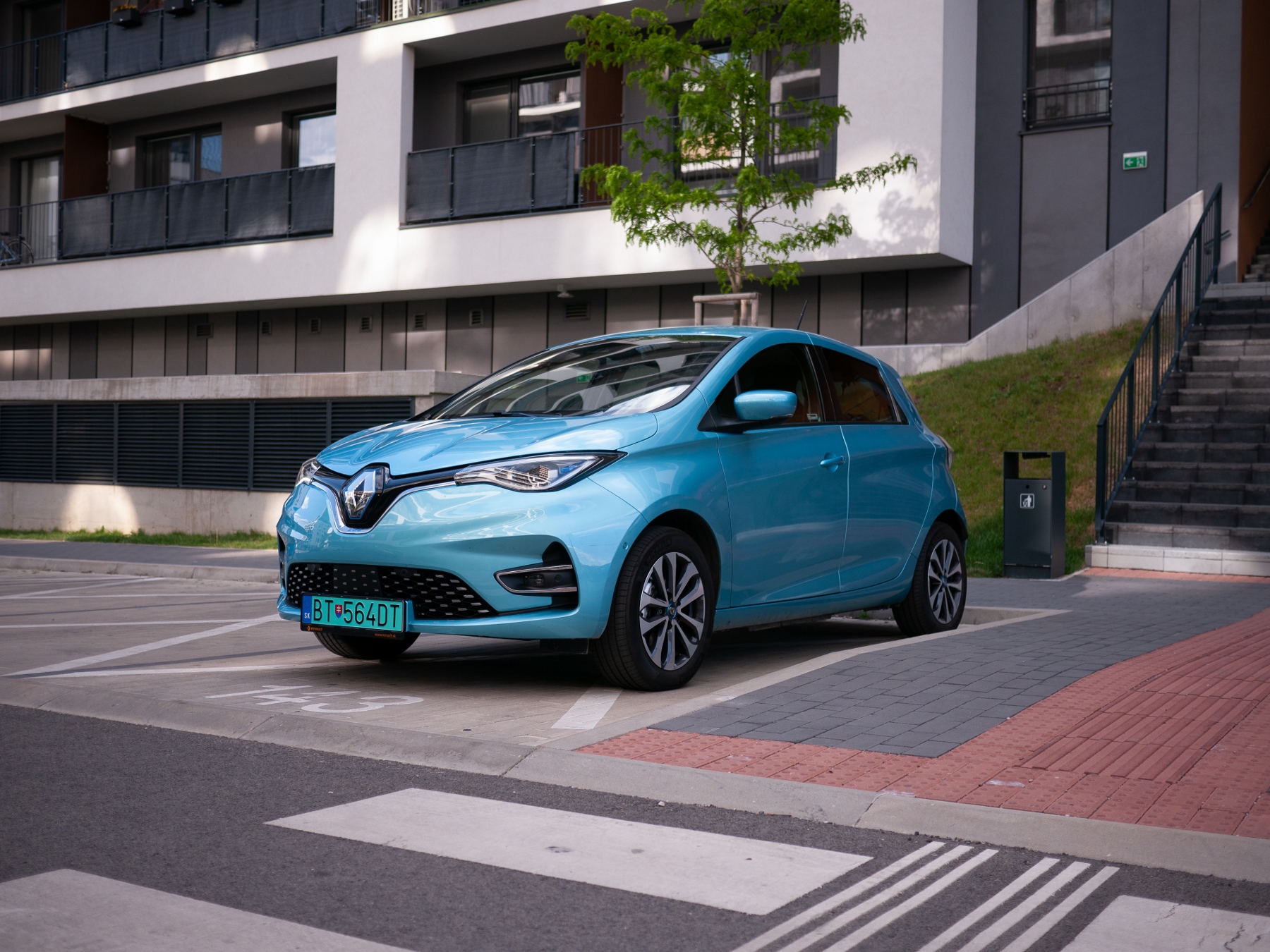 Test Renault ZOE Z.E. 50: Väčší dojazd, väčší výkon, väčší sexepíl